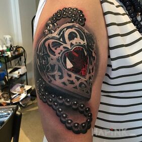 Tattoo Cool naszynk on the upper arm motif: 3D