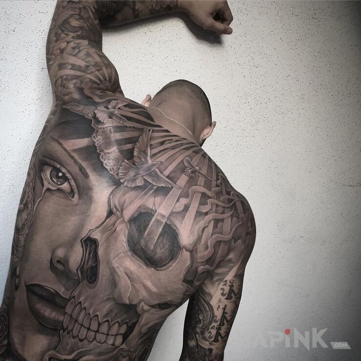 Tattoo Życie i śmierć in characters motif and realistic style on the back