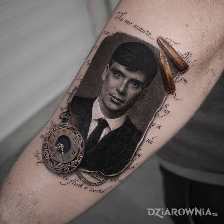 Tatuaż Thomas Shelby w motywie twarze i stylu realistyczne na ręce