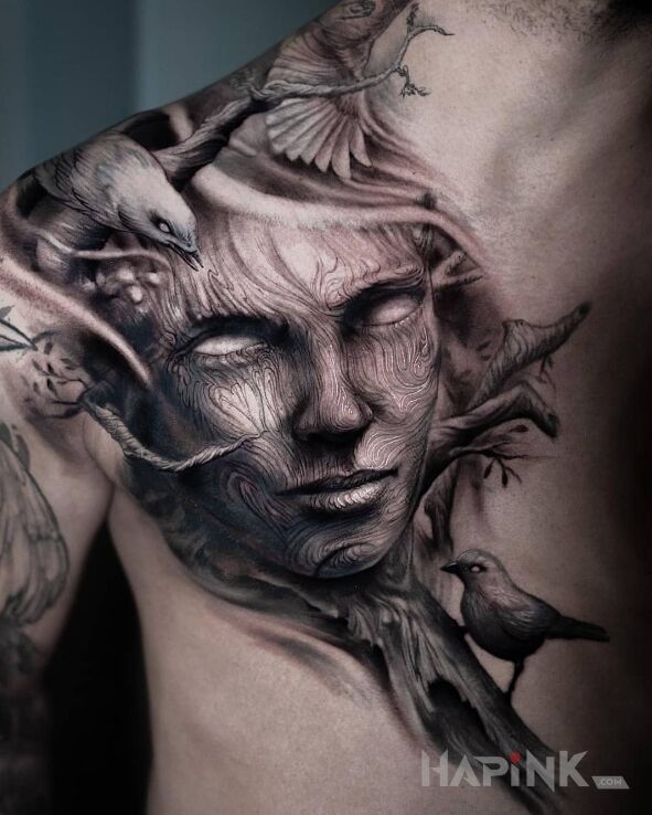 Tattoo Drewniana twarzyczka in 3D motif and realistic style on the back