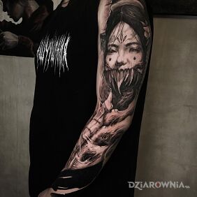 Tatuaż Kobieta = demon 😆 na przedramieniu motyw: rękawy styl: realistyczne