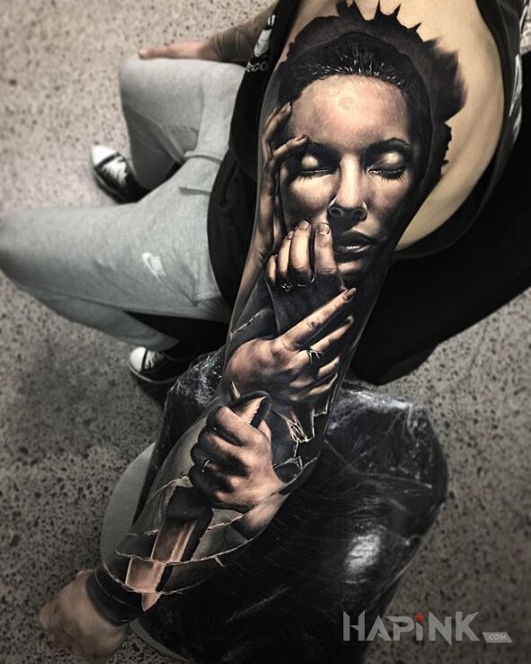 Tattoo Mistrzowski rękaw in 3D motif and realistic style on the upper arm