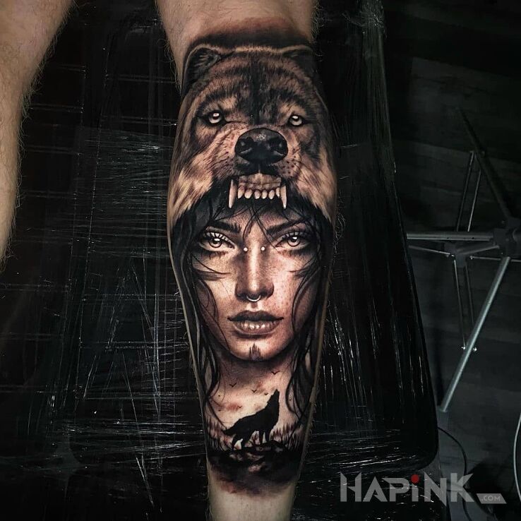 Tattoo Matka wilków in faces motif and realistic style on the leg