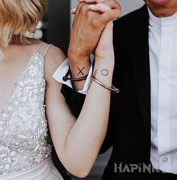 Tattoo Kółko i krzyżyk  in Love motif on the wrist