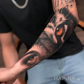 Tattoo Feminine and tiger's eye in brown on the forearm motif: 3D style: realistic