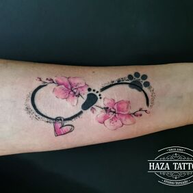 Tattoo Infinity infinitely many On the arm motif: colorful style: graphic / illustrative