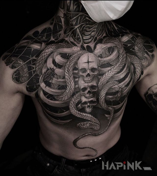 Tattoo Węże w żebrach in dark motif and realistic style on the throat