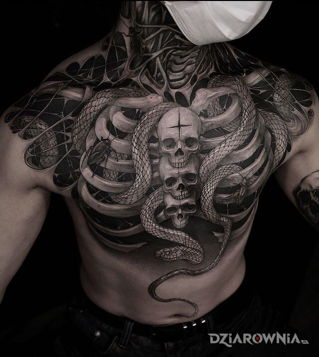 Tatuaż węże w żebrach w motywie zwierzęta i stylu realistyczne na szyi