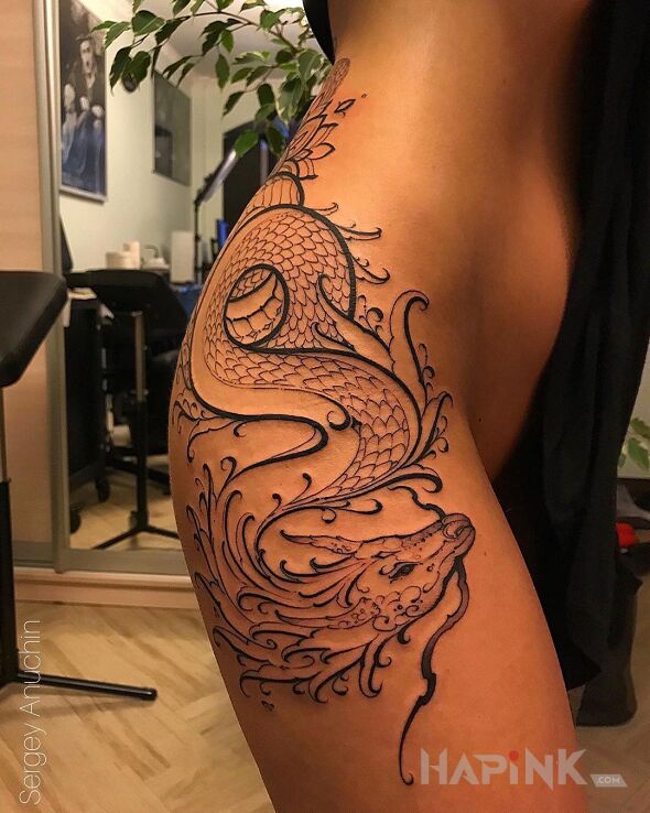 Tattoo Smoczek przyjemniaczek in dragons motif and contour / linework style on the hip