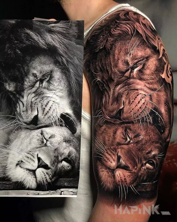 Tattoo Małżeńskie igraszki w lwim świecie in animals motif and realistic style on the upper arm