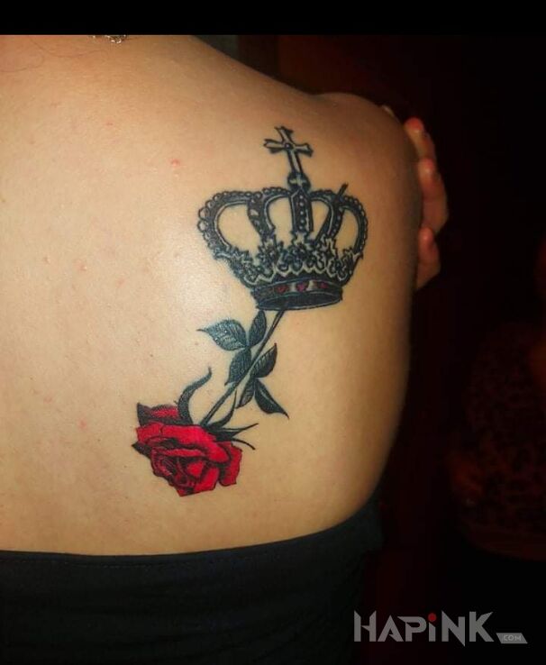 Tattoo Róża in flowers motif and graphic / illustrative style on the shoulder blades