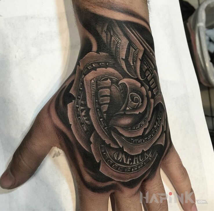 Tattoo Róża z dolarów in 3D motif on the hand