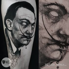 Tatuaż Salvador Dali na ręce motyw: czarno-szare styl: graficzne / ilustracyjne