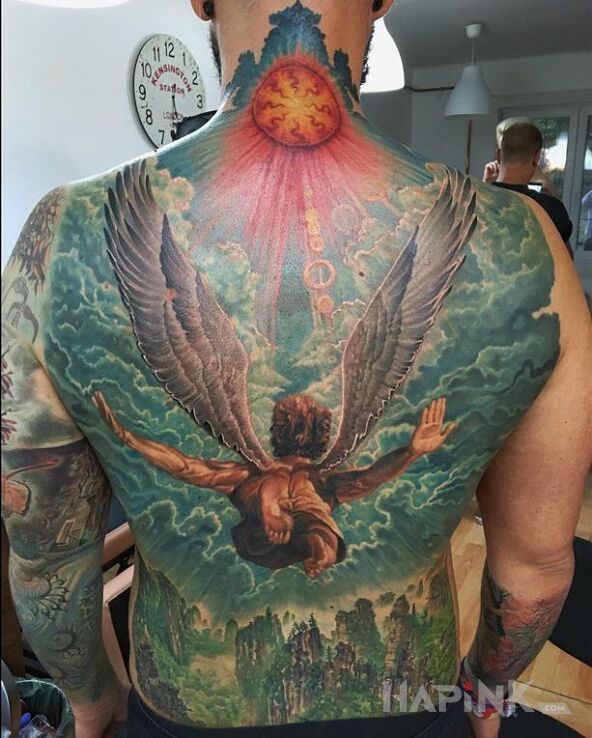Tattoo Anioł na plecach in characters motif and realistic style on the back