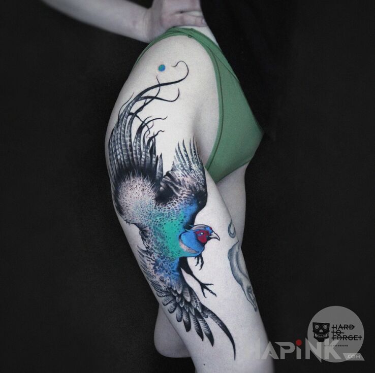 Tattoo Bażant in animals motif and graphic / illustrative style on the leg