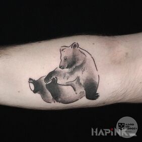 Tattoo Bear on the forearm motif: black and gray style: graphic / illustrative
