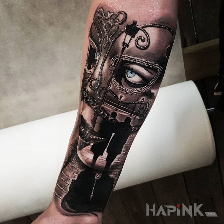 Tattoo Maska in 3D motif on the forearm