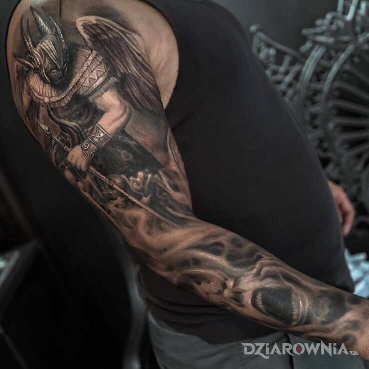 Tatuaż demoniczny anioł lub coś w ten deseń w motywie czarno-szare i stylu realistyczne na ręce