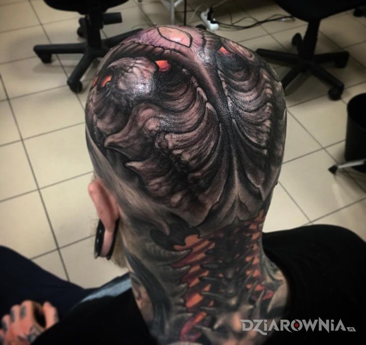 Tatuaż głowa diabła w motywie 3D na głowie