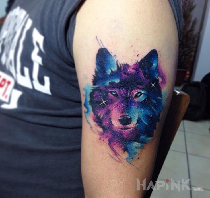 Tattoo Gwiezdny wilk in animals motif on the upper arm