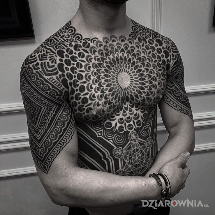 Tatuaż geometryczna wizja w motywie czarno-szare i stylu geometryczne na ramieniu