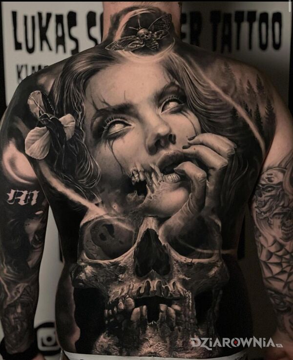Tatuaż mroczna dama w motywie 3D i stylu realistyczne na karku