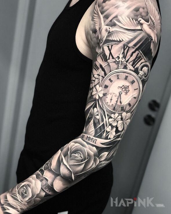 Tattoo Dwa gołąbki in animals motif and realistic style on the upper arm