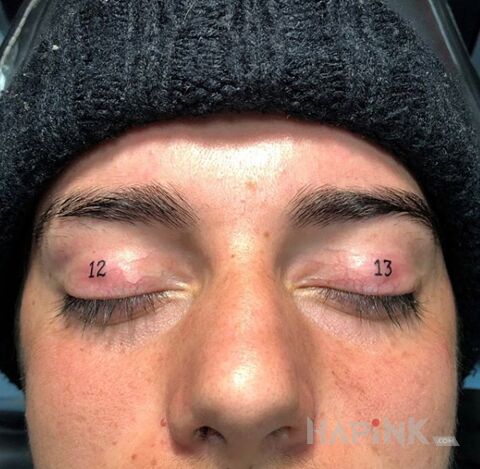 Tattoo Male liczby in other motif on the eyelids