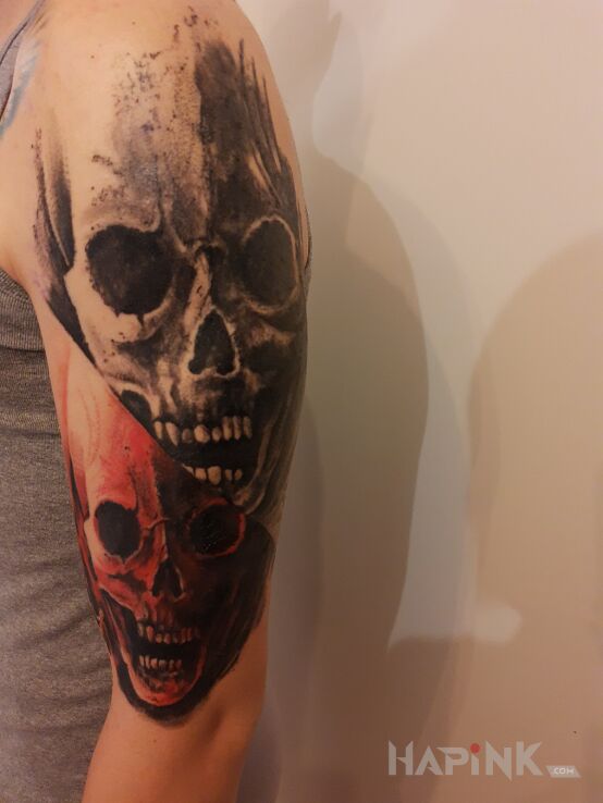 Tattoo "Czaszki" początek projektu na cały Rękaw in dark motif and realistic style On the arm
