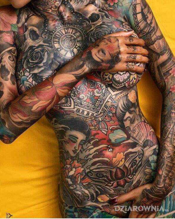 Tatuaż igły już nie wsadzisz w motywie kolorowe i stylu realistyczne na brzuchu