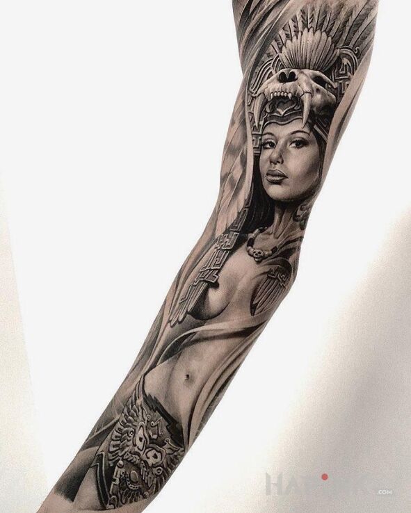 Tattoo Aztecka kapłanka in characters motif and realistic style on the bicep