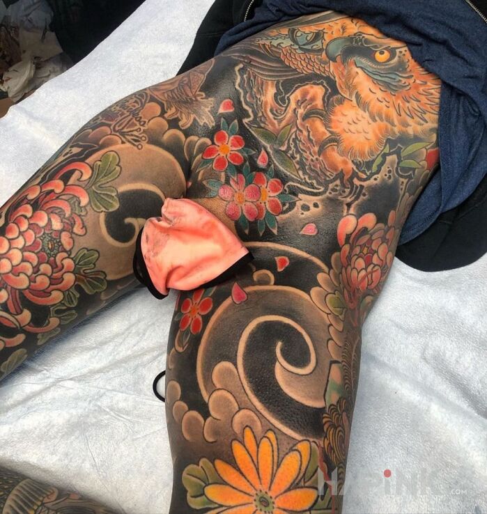 Tattoo Japonia jak się patrzy in colorful motif and japanese / irezumi style intimate