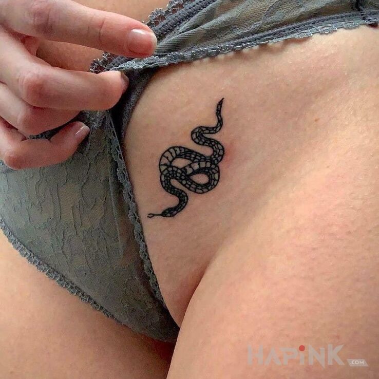 Tattoo Tyci tyci wężyk in sexy motif and graphic / illustrative style intimate
