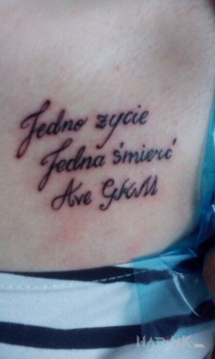 Tattoo Na Fanatyzm nie ma leku :) in lettering motif on the collarbone