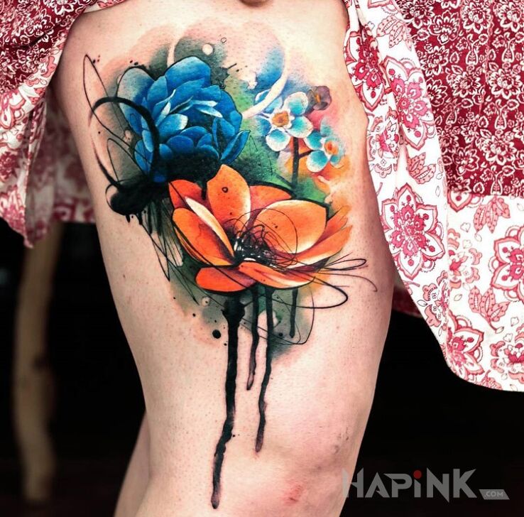 Tattoo Kwiaty na udzie in flowers motif and Watercolor style on the leg