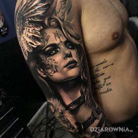 Tatuaż Walkiria ze skrzydlami na glowie na ręce motyw: twarze styl: realistyczne