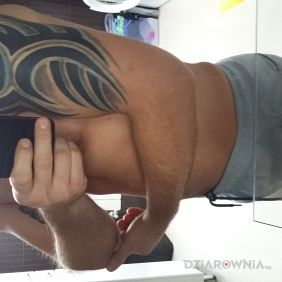 Tatuaż Tribal na ramieniu styl: tribale