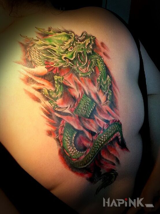 Tattoo Zielony smok in dragons motif and japanese / irezumi style on the back