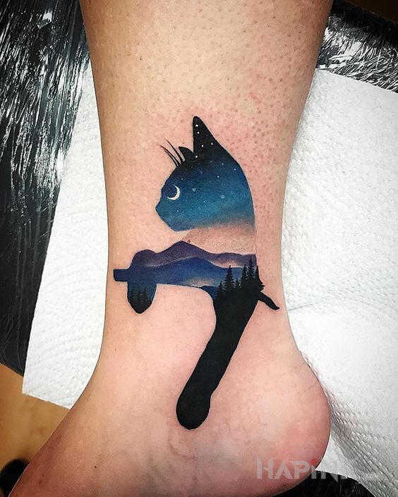 Tattoo Kocia sylwetka i noc in animals motif and graphic / illustrative style on the leg