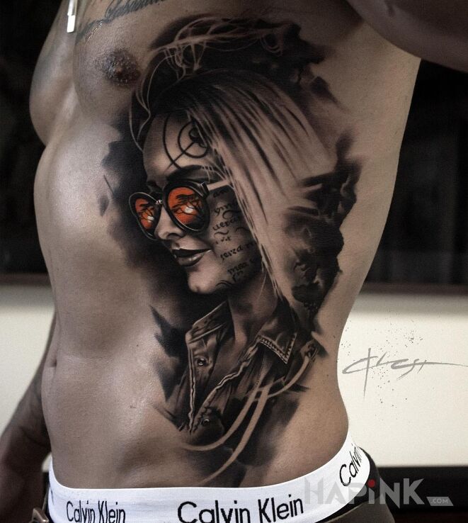 Tattoo W okularach sawanna in 3D motif and realistic style on the ribs
