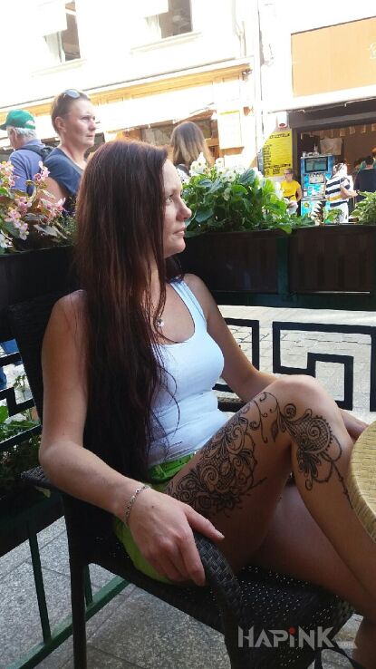 Tattoo Szalony  in flowers motif on the leg