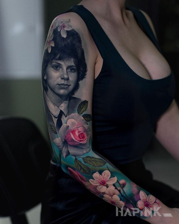 Tattoo Upamiętniający portret in 3D motif and realistic style On the arm
