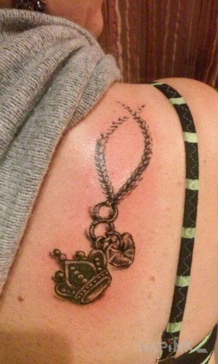 Tattoo Spontan in Love motif on the shoulder blades