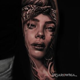 Tatuaż Gangsta girl na ręce motyw: twarze styl: realistyczne