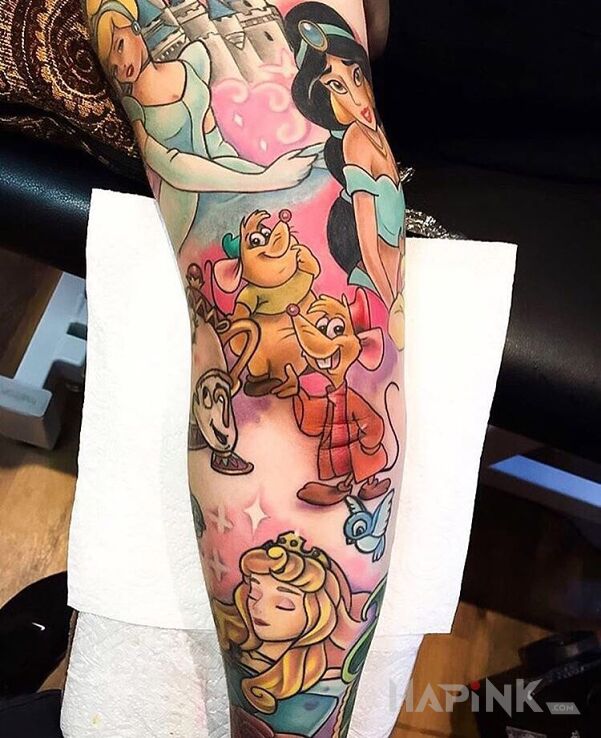 Tattoo Postacie z bajek in characters motif on the upper arm