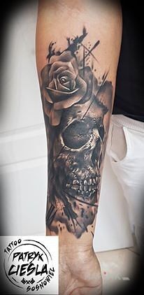 Tattoo Druga sesja do rękawa :) in skulls motif on the forearm