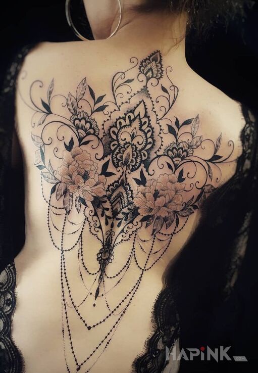 Tattoo Miodne połączenie in black and gray motif and graphic / illustrative style on the shoulder blades