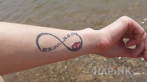 Tattoo Daty urodzin in lettering motif on the forearm