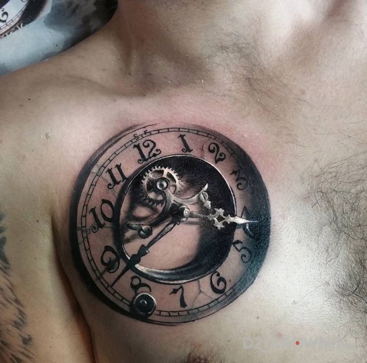 Tatuaż super zegar w motywie 3D i stylu realistyczne na klatce