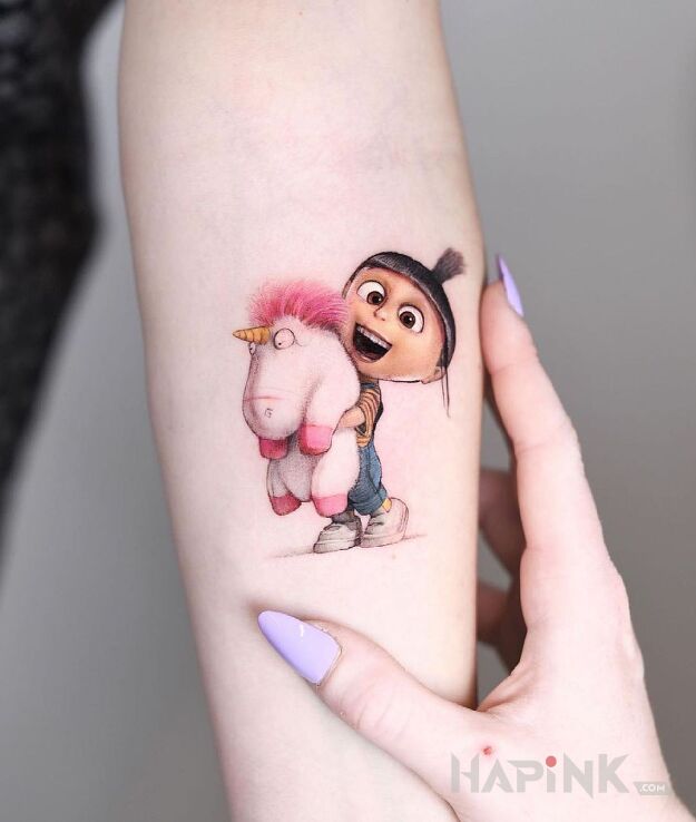 Tattoo Dziewczynka z pluszakiem in colorful motif and graphic / illustrative style On the arm